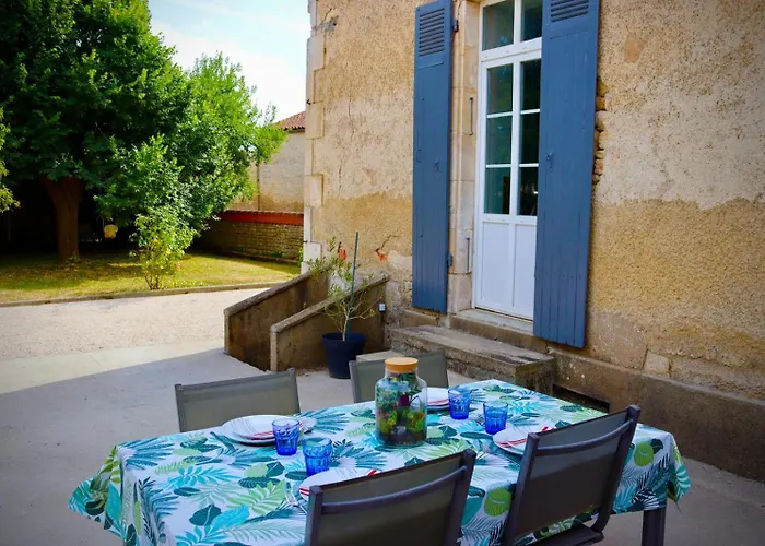 Maison d'hôtes D'hôtes Rénovée Du Xviii ème